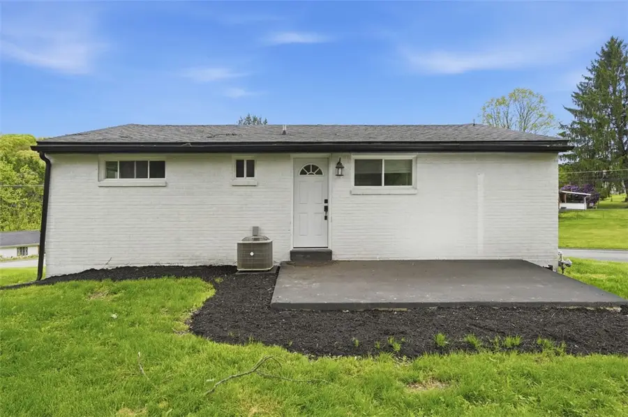 270 Fiesta Dr, Pittsburgh, PA 15239 - #3