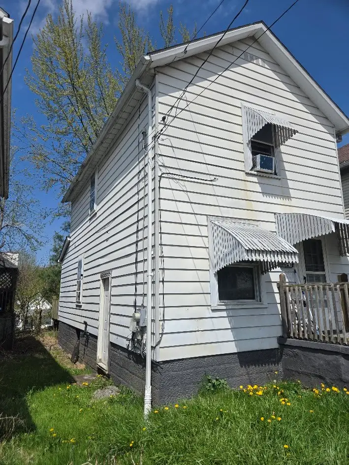 421 North St, Sharon, PA 16146 - #2