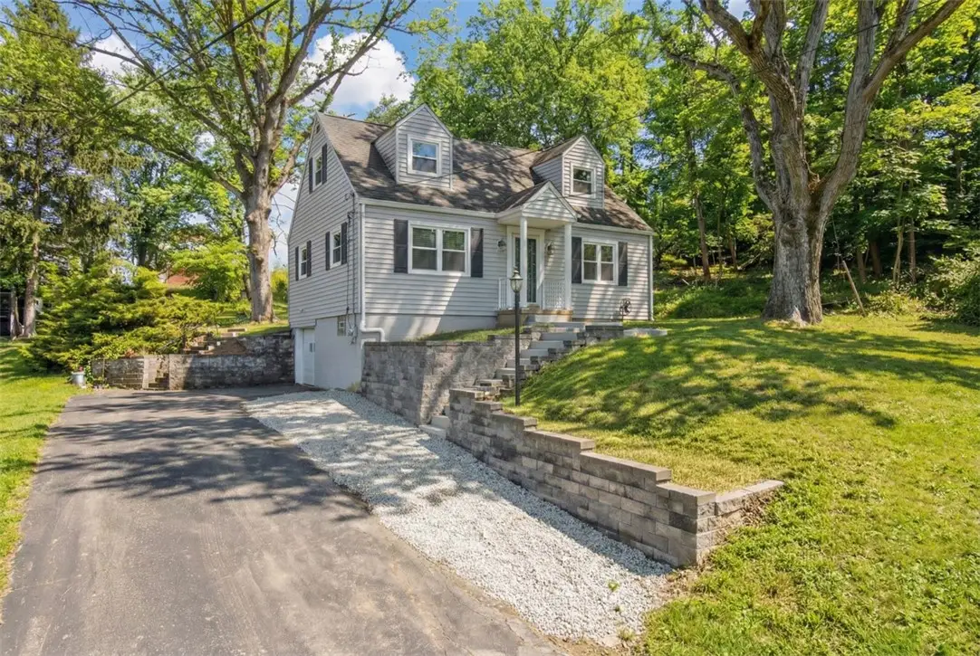 6 Suffolk Dr, Coraopolis, PA 15108 - #1