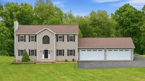 91 Green Manor Dr, Butler, PA 16002