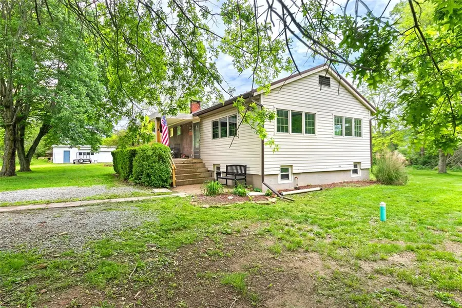 118 E Hillis St, Youngwood, PA 15697 - #2