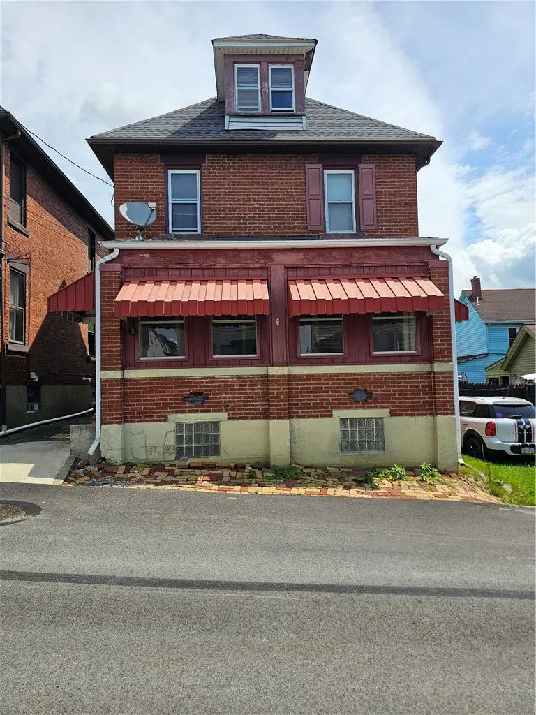 924 Summit St, Tarentum, PA 15084 - #1