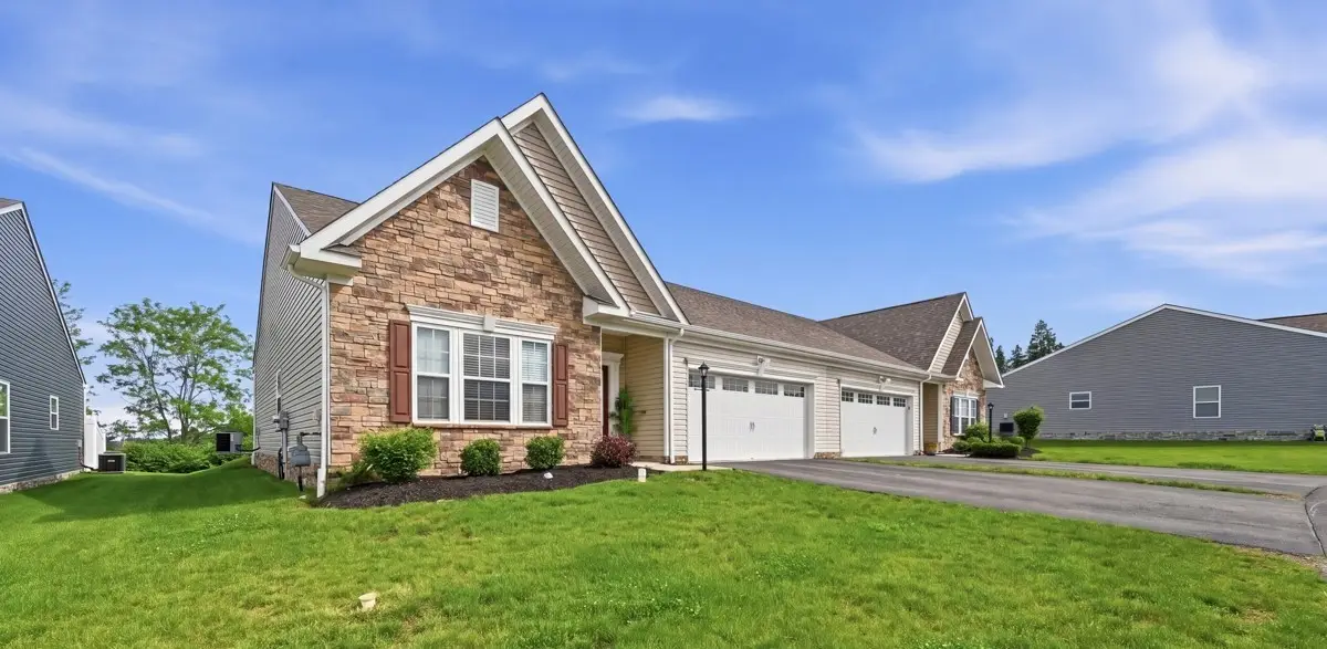 430 Dana Dr, New Kensington, PA 15068 - #1