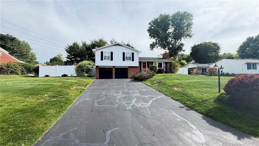145 Lansdowne Dr, Coraopolis, PA 15108 - #3