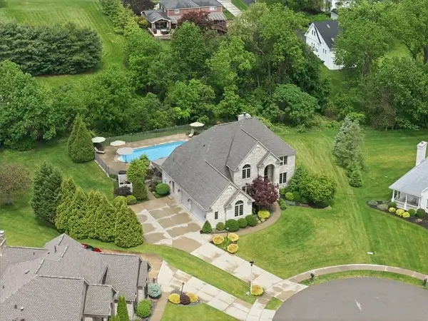 2013 Marjorie Ln, Coraopolis, PA 15108