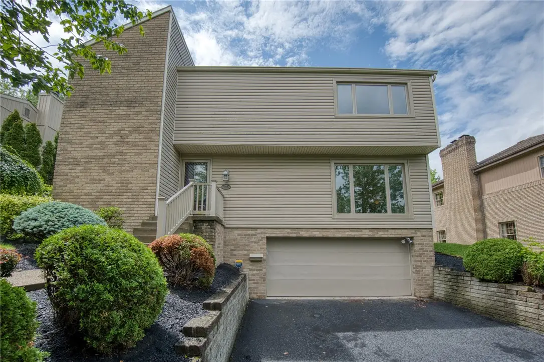 135 Vanderbilt Dr, Pittsburgh, PA 15243 - #1