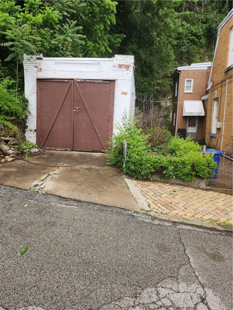 1002 Goehring St, Pittsburgh, PA 15212 - #2