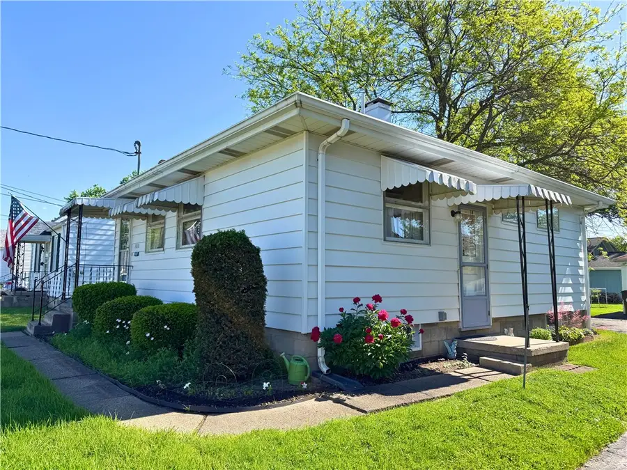 1010 Sunset Ave, Grove City, PA 16127 - #2