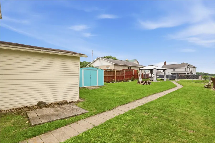 136 Morewood St, Mount Pleasant, PA 15666 - #3
