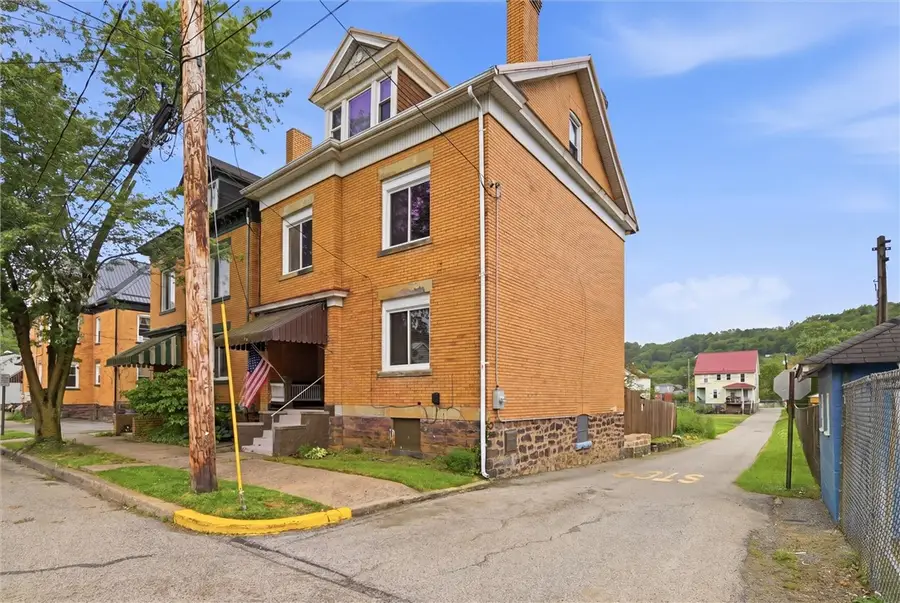 305 3rd St, Freeport, PA 16229 - #2
