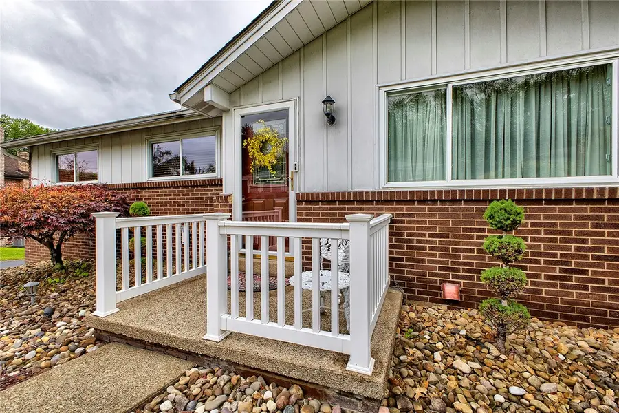 1750 Craig Dr, Irwin, PA 15642 - #2