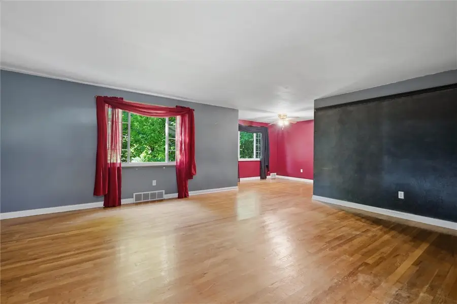 126 Columbia Dr, Pittsburgh, PA 15236 - #2