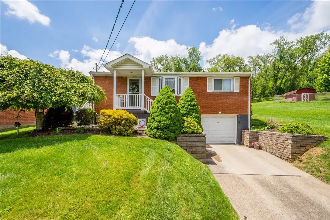 942 Scenery Dr, Elizabeth, PA 15037 - #1