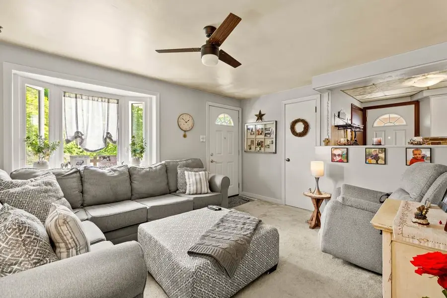 942 Scenery Dr, Elizabeth, PA 15037 - #3