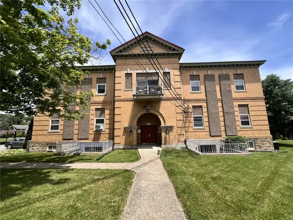 230 W Berkeley St #2101, Uniontown, PA 15401