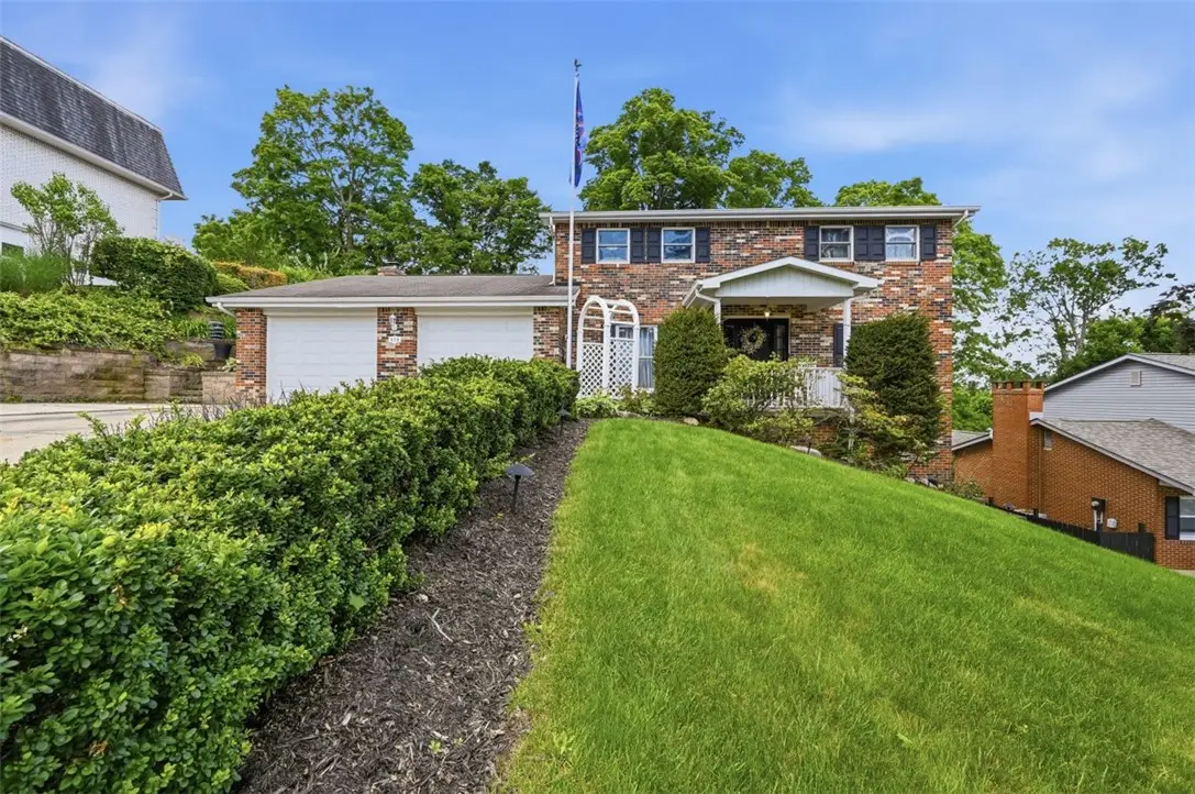 576 Carroll Dr, Irwin, PA 15642 - #1