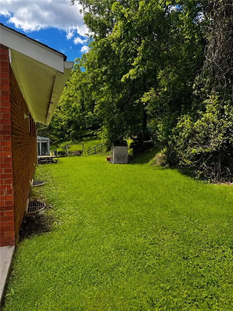 11228 Azalea Dr, Pittsburgh, PA 15235 - #2