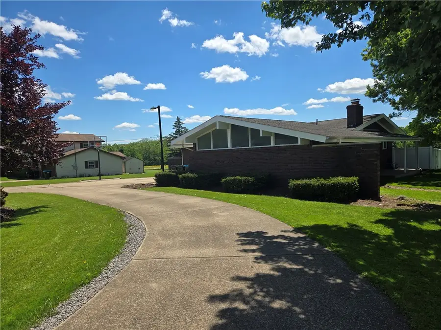 740 S Keel Ridge Rd, Hermitage, PA 16148 - #2
