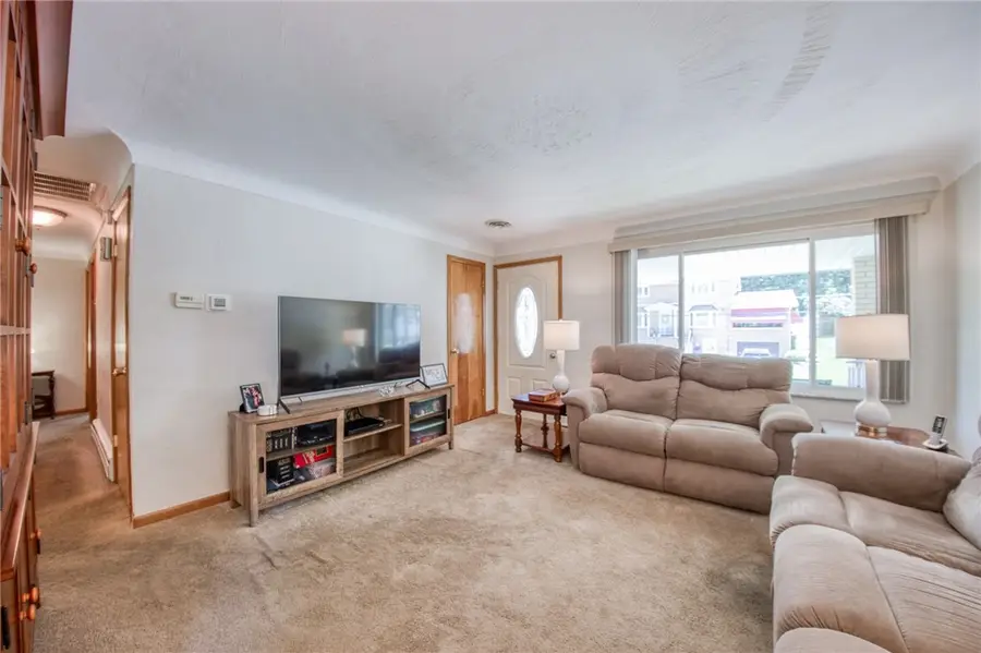 4628 Bowes Ave, West Mifflin, PA 15122 - #3