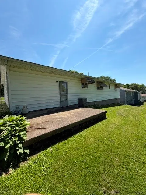 410 Indiana Ave, Farrell, PA 16121 - #2