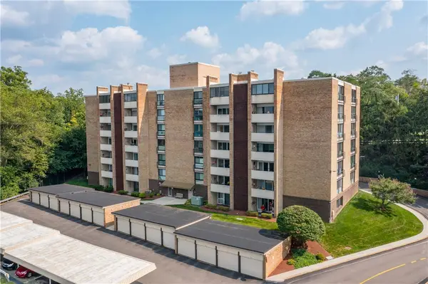 55 Highland Rd #205, Bethel Park, PA 15102