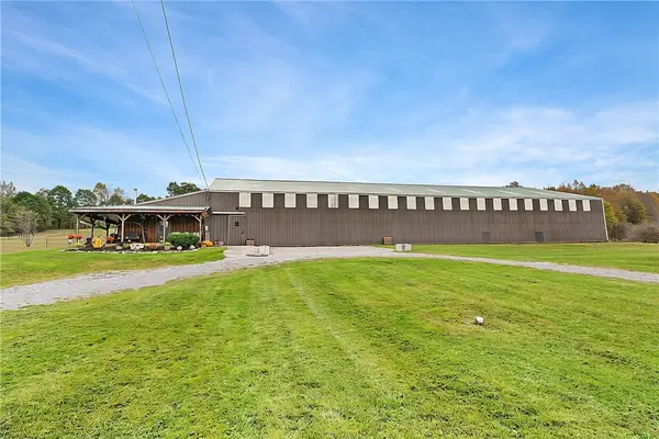 1316 Porter Rd, Harrisville, PA 16038