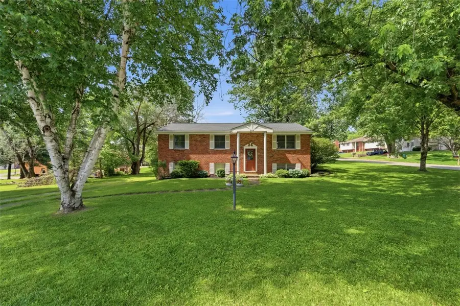 208 Parkwood Circle, Canonsburg, PA 15317 - #2