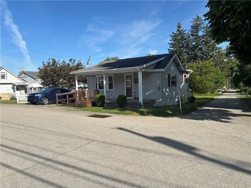 109 Paull St, Hopwood, PA 15445 - #1