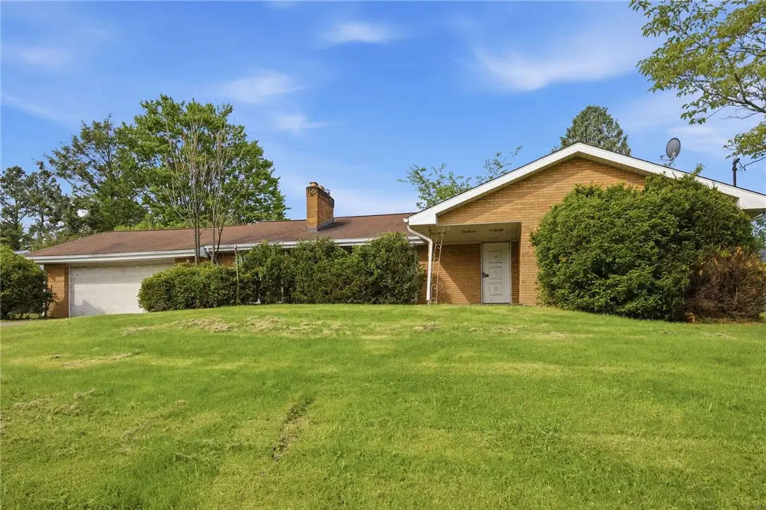 4104 Burnsire Dr, Irwin, PA 15642 - #1