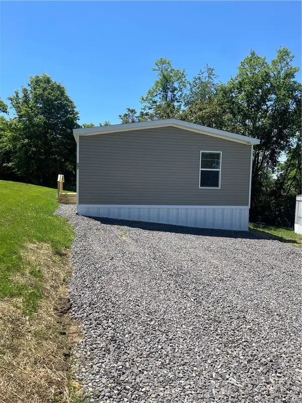 60 Carl Ave. Lot C7, Eighty Four, PA 15330