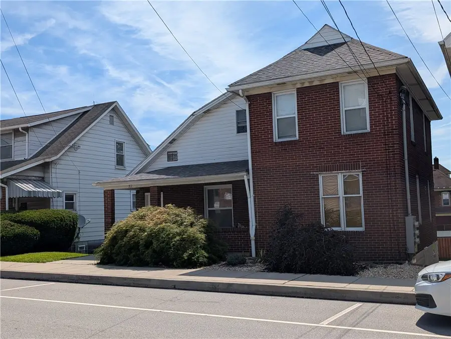 32 S 3rd St, Youngwood, PA 15697 - #3