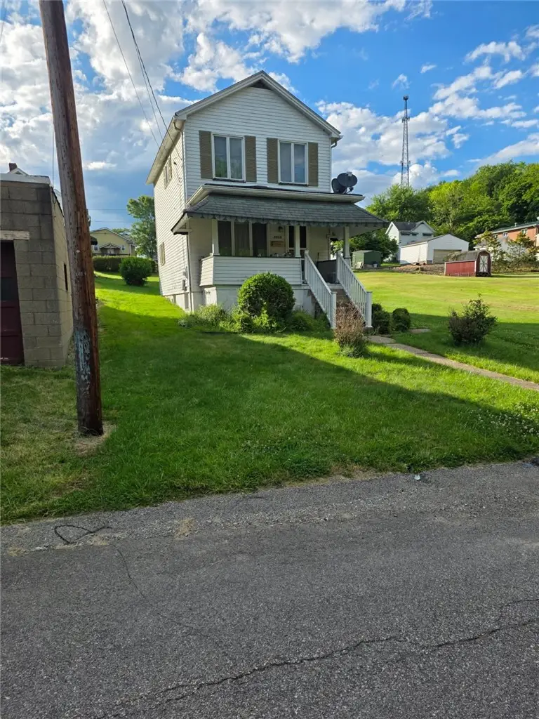 1013 Howell St, Vandergrift, PA 15690 - #1