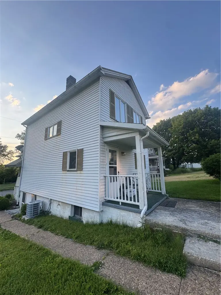1013 Howell St, Vandergrift, PA 15690 - #3