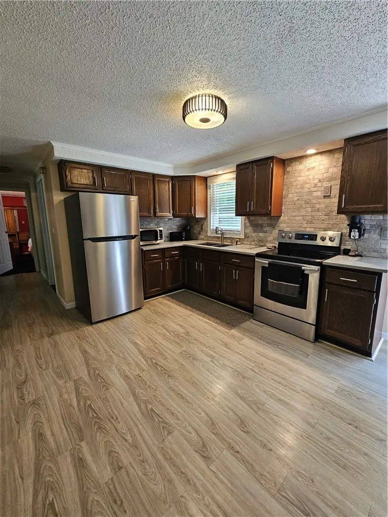 324 Barr Rd, Natrona Heights, PA 15065 - #2