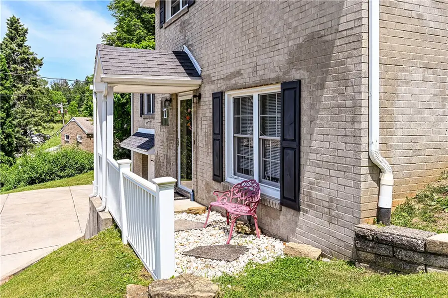 765 Robbins Station Rd, Irwin, PA 15642 - #2