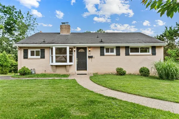 504 Long Dr, Pittsburgh, PA 15241