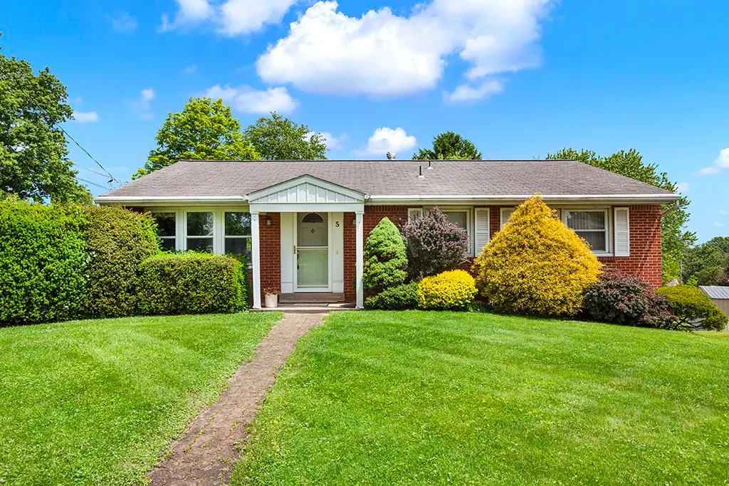 5 Shawnee Dr, Greensburg, PA 15601 - #1