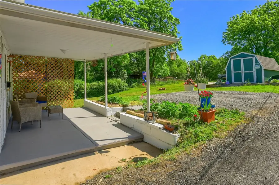 1133 Rosannah St, Ellwood City, PA 16117 - #3