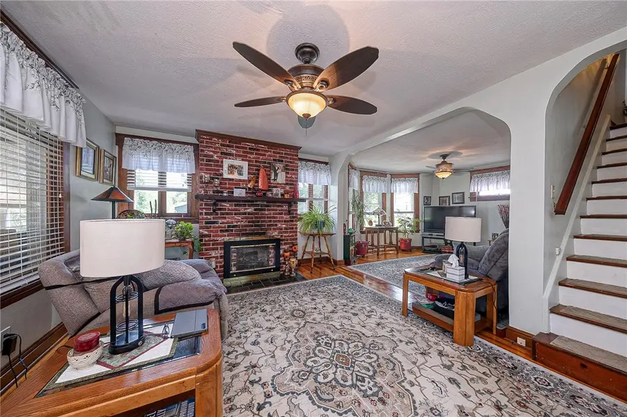 326 Virginia Ave, Ellwood City, PA 16117 - #2