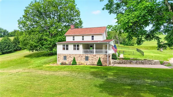 21 Country Ln, Scenery Hill, PA 15360
