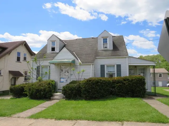 225 N Main St, Houston, PA 15342 - #1