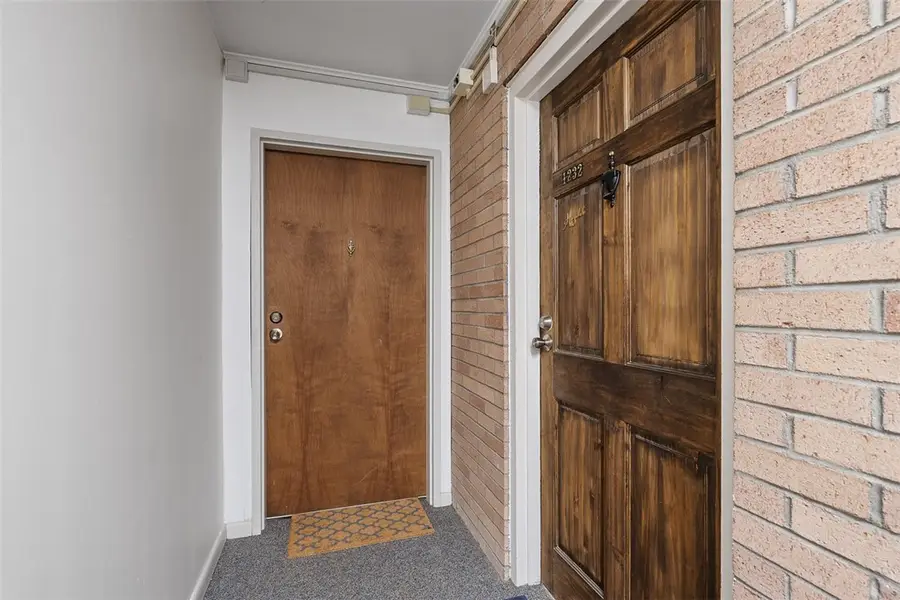 1232 Forest Green Dr, Coraopolis, PA 15108 - #2