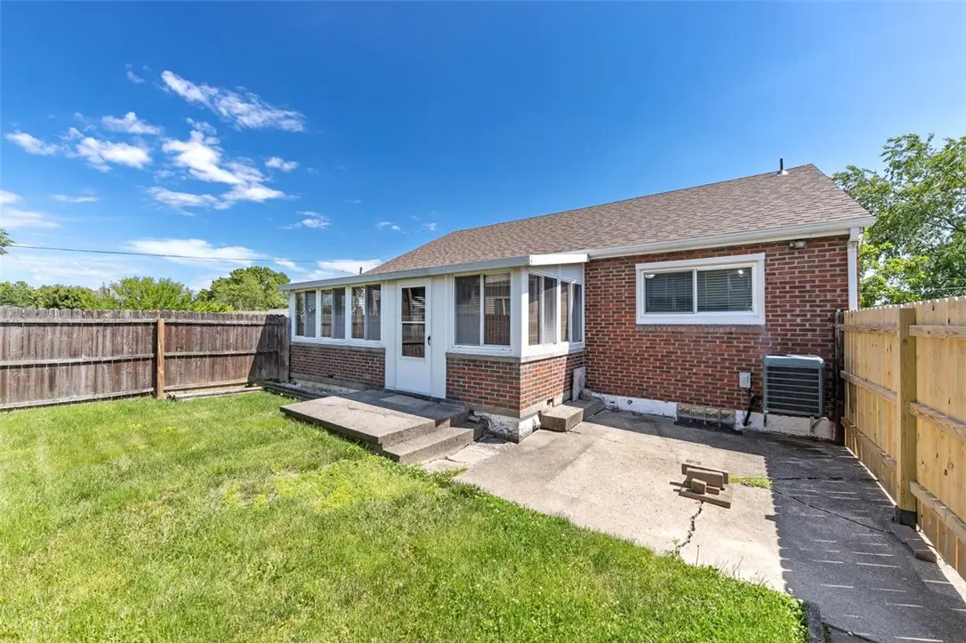 306 1/2 Oakland Ave, Charleroi, PA 15022 - #1