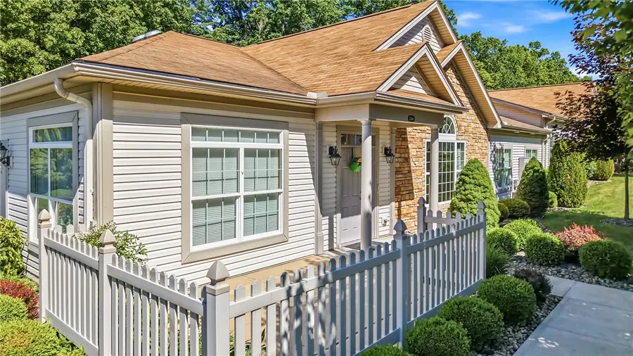 246 Stonegate Blvd, Hermitage, PA 16148 - #2