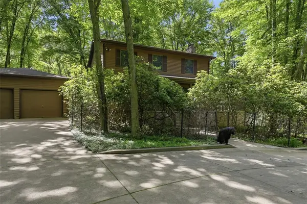 137 Spring Valley Rd, Valencia, PA 16059