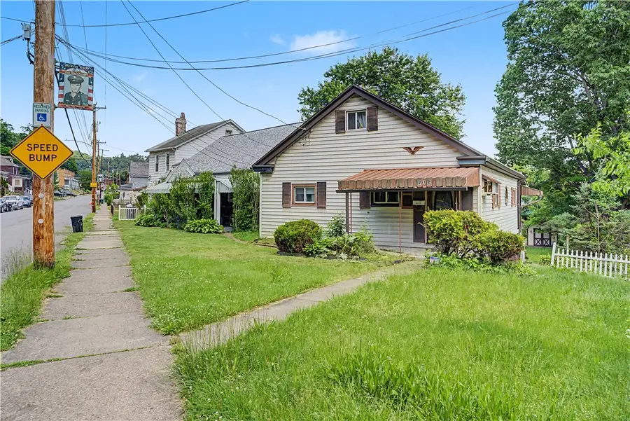 212 Singer Avenue, McKees Rocks, PA 15136 - #3