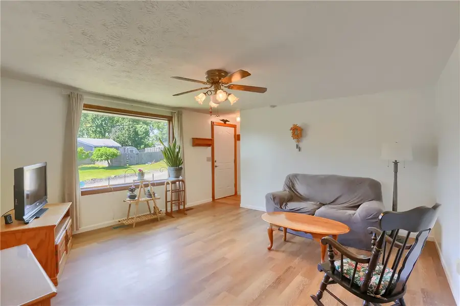1401 Balsam Dr, Allison Park, PA 15101 - #2