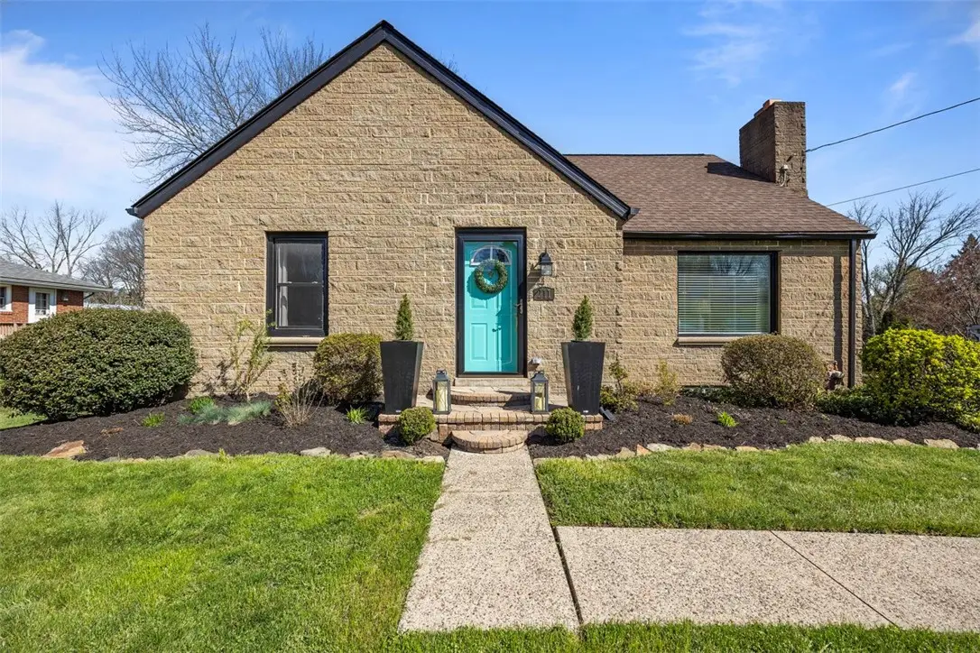 211 Patton Dr, Coraopolis, PA 15108 - #1