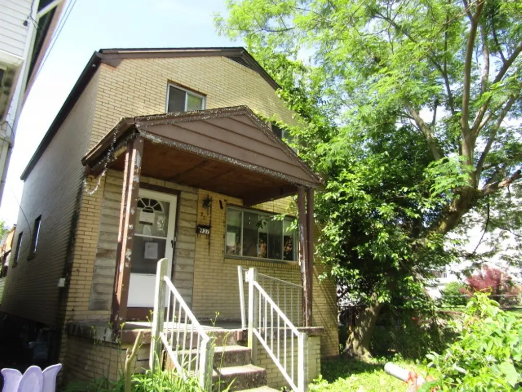 937 Woodward Ave, Stowe, PA 15136 - #1