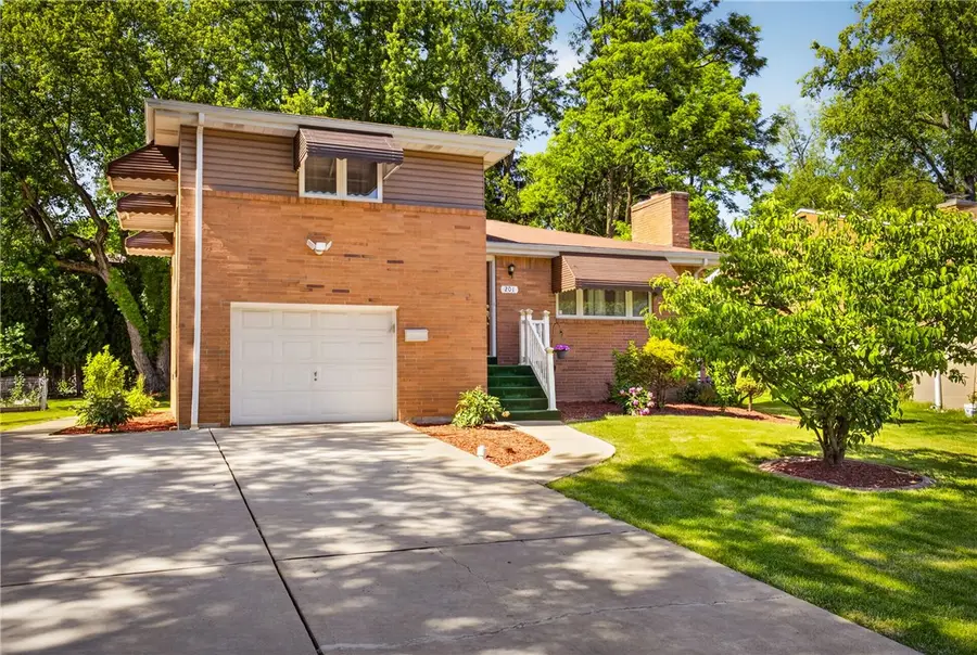 201 Santa Fe Dr, Bethel Park, PA 15102 - #2